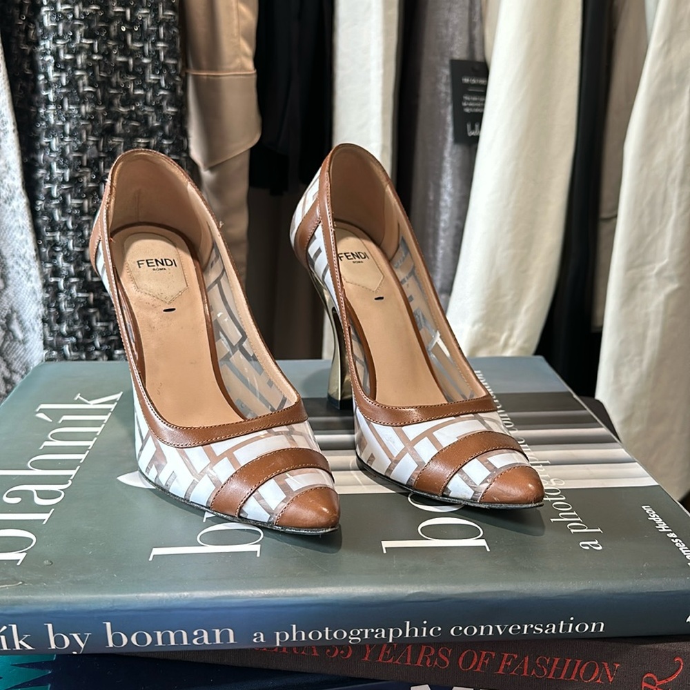 Fendi shoes pumps, white and brown, size 36